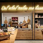 Moxy Amsterdam Schiphol Airport 4*