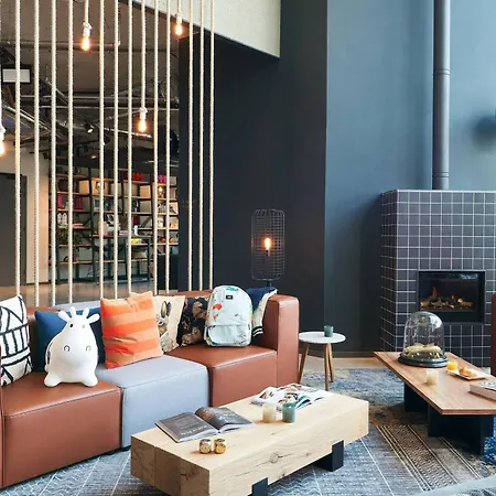 Hotel Moxy Amsterdam Schiphol Airport