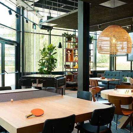 Moxy Amsterdam Schiphol Airport 4* Хоофддорп