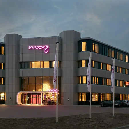 Moxy Amsterdam Schiphol Airport Хоофддорп