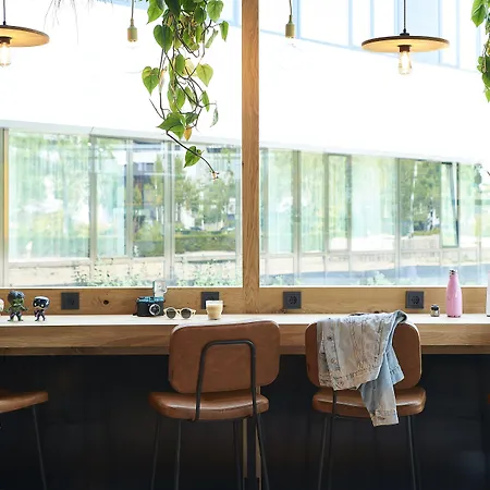 Moxy Amsterdam Schiphol Airport 4*