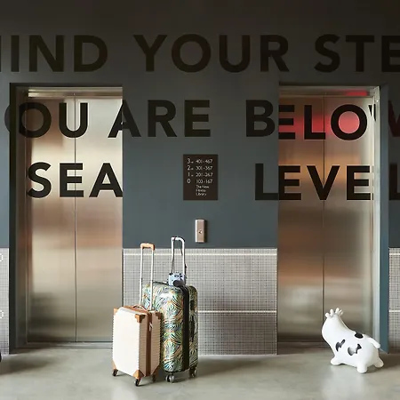 Moxy Amsterdam Schiphol Airport 4*