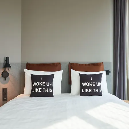 Hotel Moxy Amsterdam Schiphol Airport