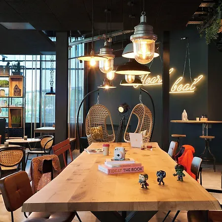 Moxy Amsterdam Schiphol Airport Hotel Hoofddorp