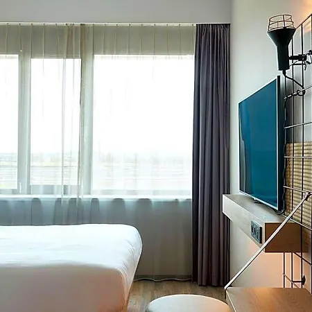 Szálloda Moxy Amsterdam Schiphol Airport 4*