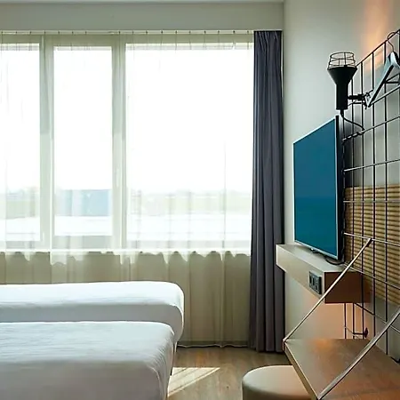 Szálloda Moxy Amsterdam Schiphol Airport 4*
