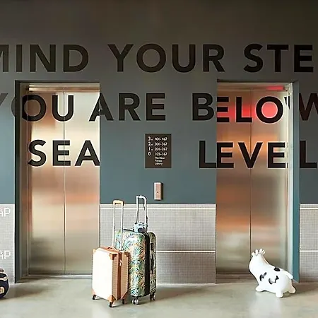 Moxy Amsterdam Schiphol Airport Szálloda Hoofddorp