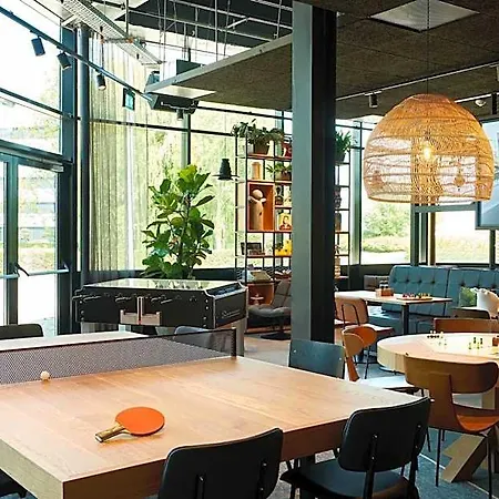 Moxy Amsterdam Schiphol Airport Szálloda Hoofddorp