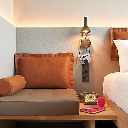 Moxy Amsterdam Schiphol Airport 4*