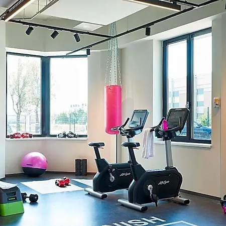 Moxy Amsterdam Schiphol Airport Szálloda