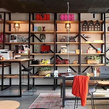 Szálloda Moxy Amsterdam Schiphol Airport 4*