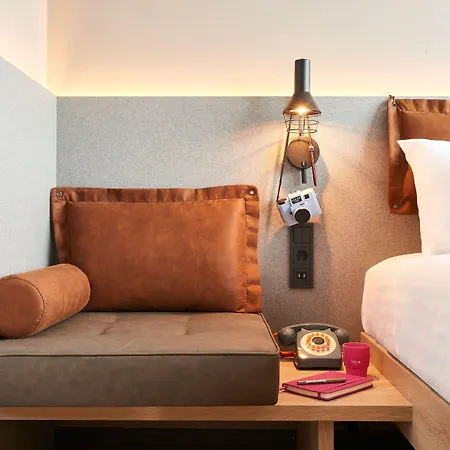 Hotel Moxy Amsterdam Schiphol Airport 4*