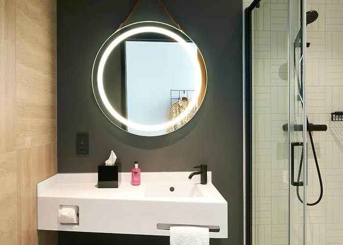 Hotel Moxy Amsterdam Schiphol Airport 4*