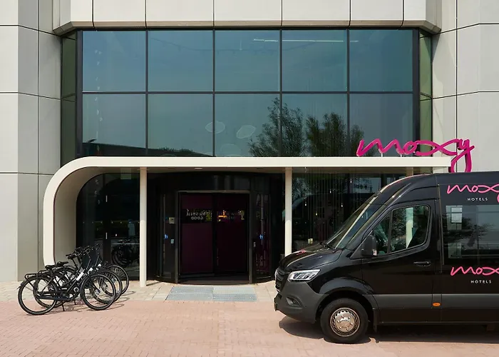 Moxy Amsterdam Schiphol Airport Hotel 4*