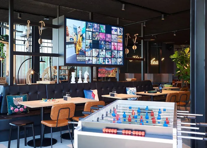 Moxy Amsterdam Schiphol Airport Отель Хоофддорп