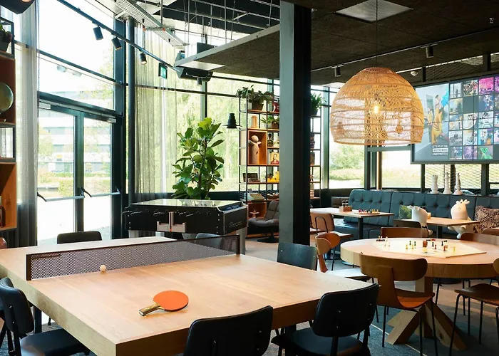 Moxy Amsterdam Schiphol Airport 4* Хоофддорп