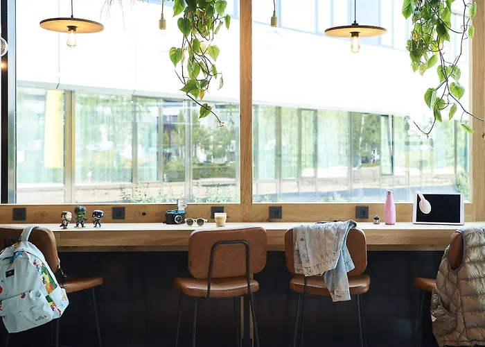 Moxy Amsterdam Schiphol Airport 4*