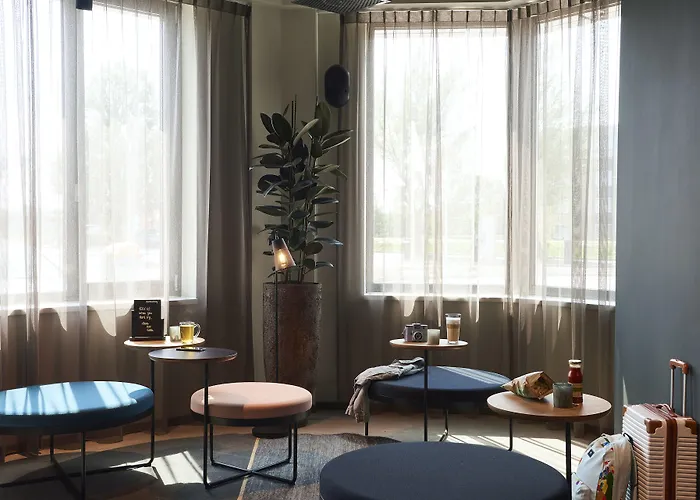 Moxy Amsterdam Schiphol Airport Отель Хоофддорп