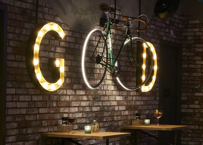 Moxy Amsterdam Schiphol Airport Отель