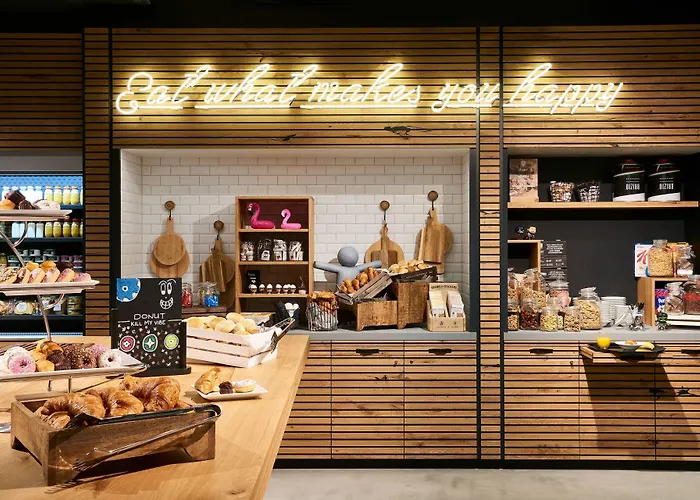 Moxy Amsterdam Schiphol Airport 4*