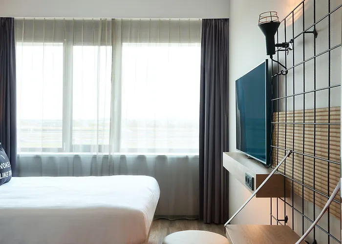 Hotel Moxy Amsterdam Schiphol Airport