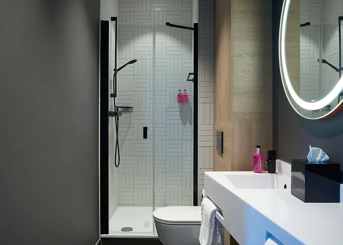 Moxy Amsterdam Schiphol Airport Отель Хоофддорп