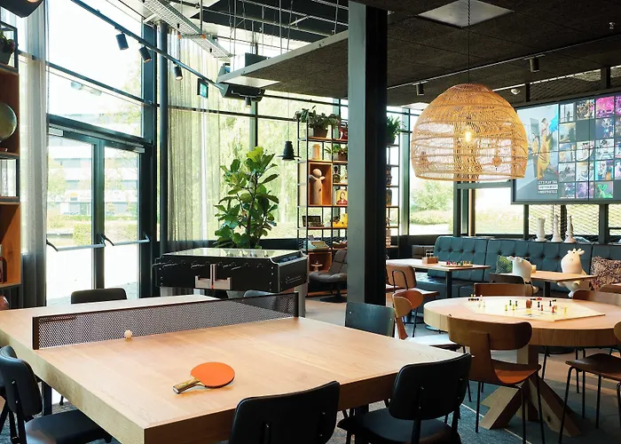 Moxy Amsterdam Schiphol Airport Хоофддорп