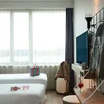 Moxy Amsterdam Schiphol Airport Hotel Hoofddorp