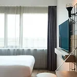Hotel Moxy Amsterdam Schiphol Airport