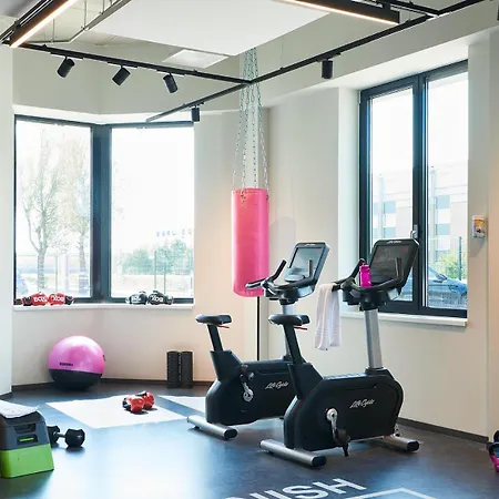 Hotel Moxy Amsterdam Schiphol Airport