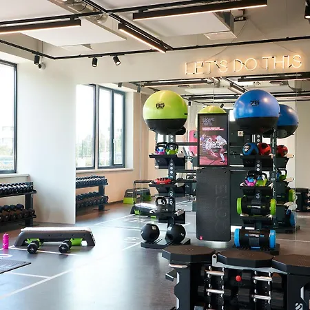 Hotel Moxy Amsterdam Schiphol Airport 4*