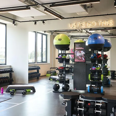 Hotel Moxy Amsterdam Schiphol Airport