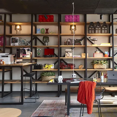 Moxy Amsterdam Schiphol Airport